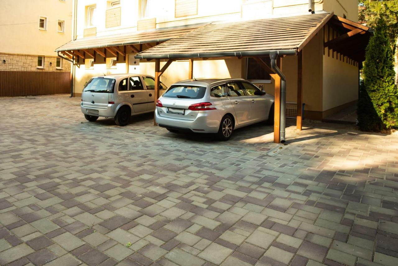 Ambrozia Szallashely Es Etterem Miskolc Exterior photo
