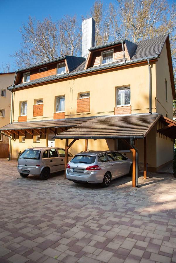 Ambrozia Szallashely Es Etterem Miskolc Exterior photo